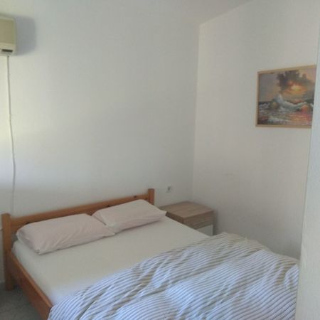 Roula'S Rooms Aegina Exterior foto